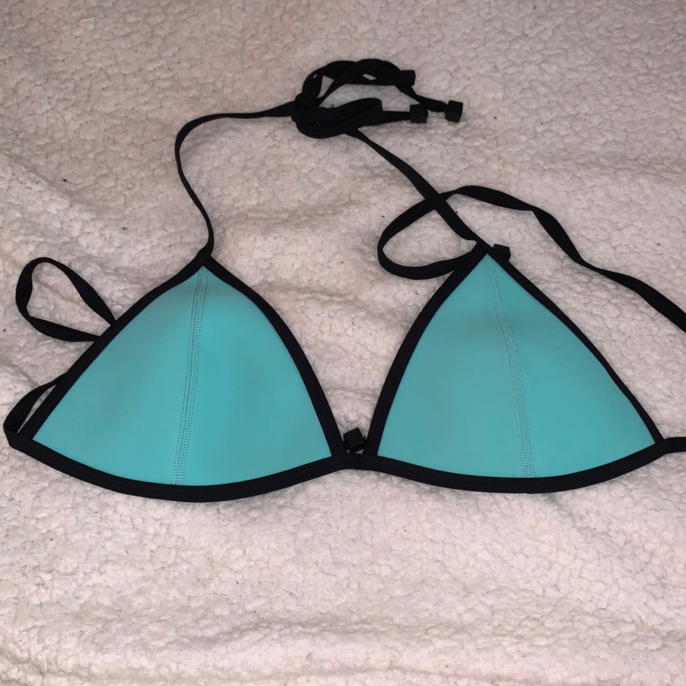 TRIANGL triangle-shaped bikini top
